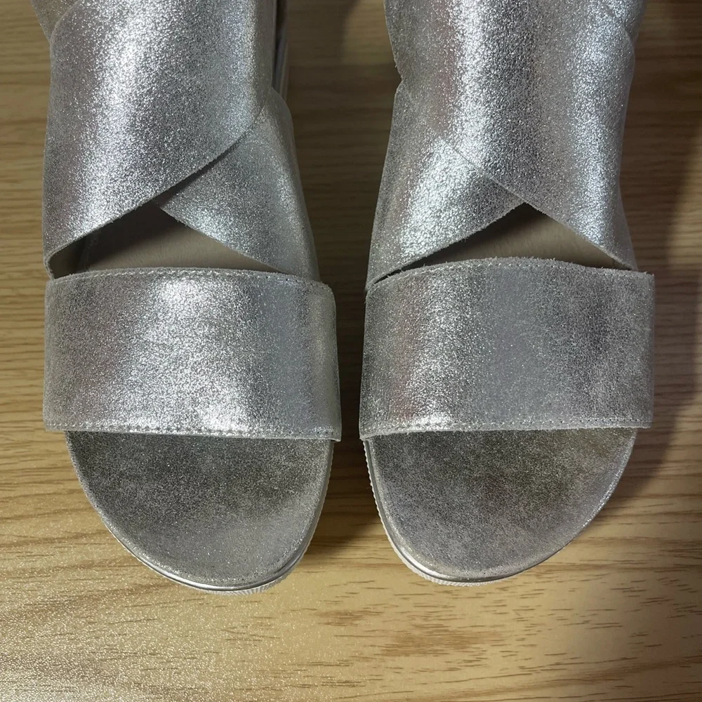 🆕🩴🪩 NWT NIB Eileen Fisher Sport Sandal, Platinum Glitter suede Womens 8.5 M - Picture 4 of 10